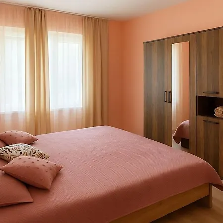 Spacious Near River Danube 80m Spot ! Apartman