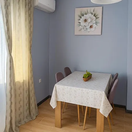 Apartman Spacious Near River Danube 80m Spot !