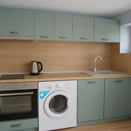 Spacious Near River Danube 80m Spot ! Apartman Rusze