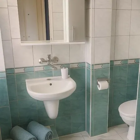 Spacious Near River Danube 80m Spot ! Apartman Rusze