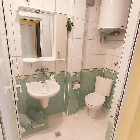 Apartman Spacious Near River Danube 80m Spot ! Rusze